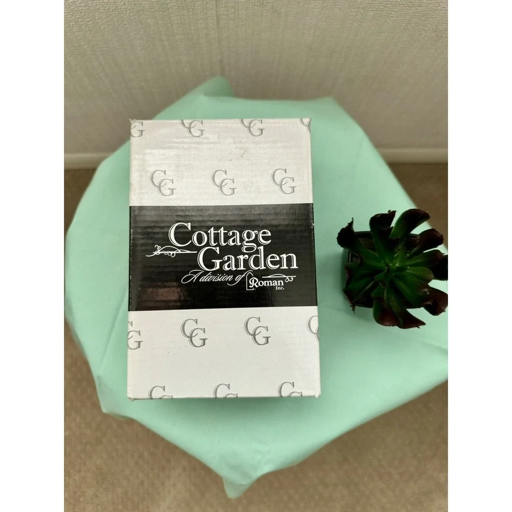 COTTAGE GARDEN Woodgrain w/Gold Trim Musical Jewelry Photo Display Box-NEW